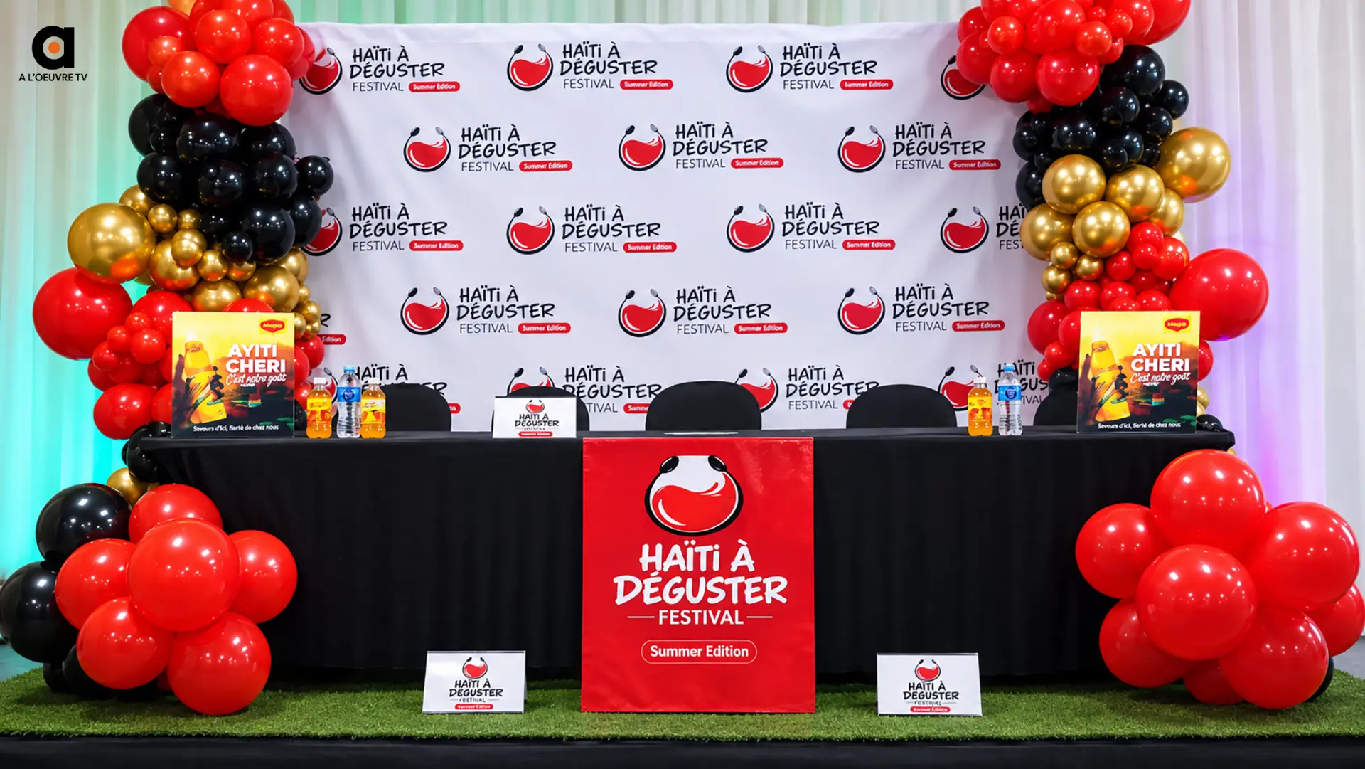 Décor de la conférence Haïti à Déguster Festival avec ballons rouges, noirs et dorés