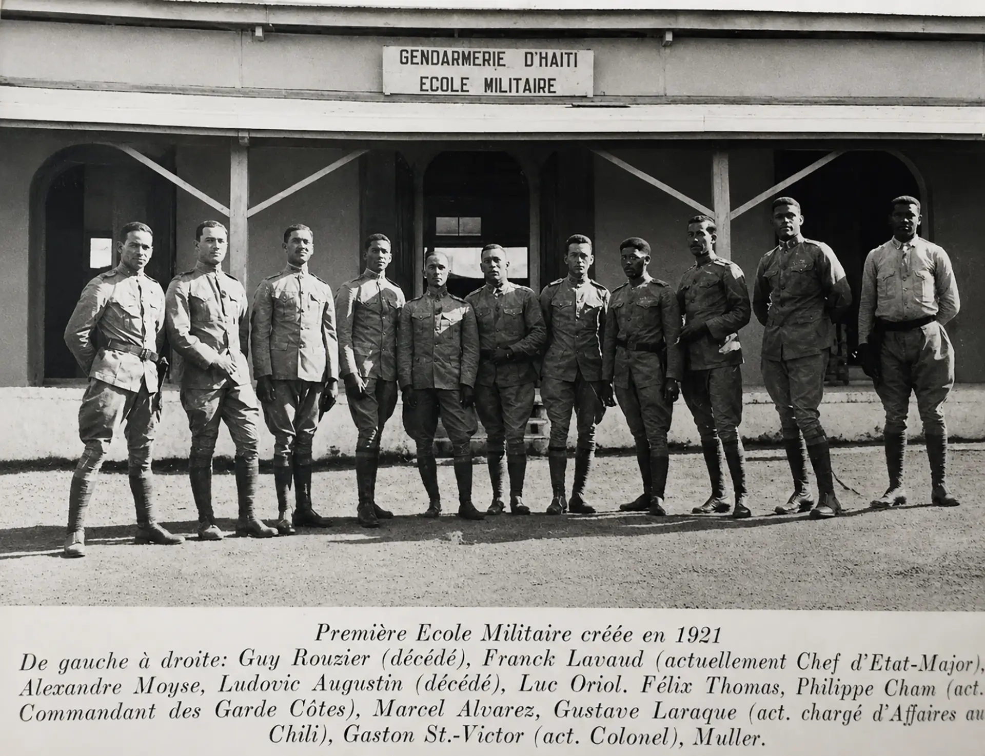 La première École militaire d'Haïti créée en 1921, avec Ludovic Augustin parmi les élèves officiers