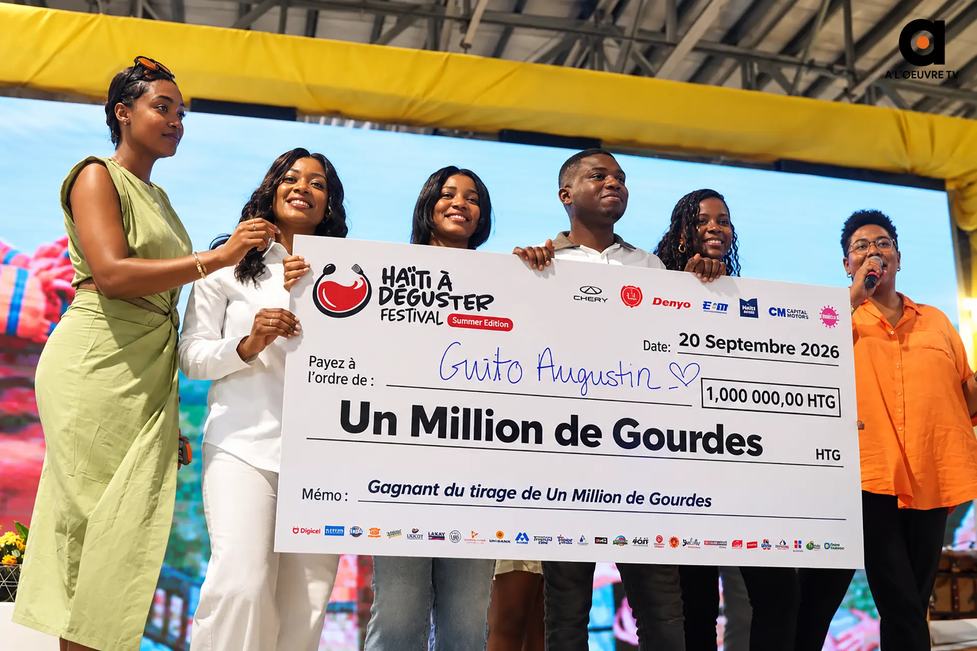 Guito Augustin reçoit son chèque d'un million de gourdes à Haïti à Déguster 2026