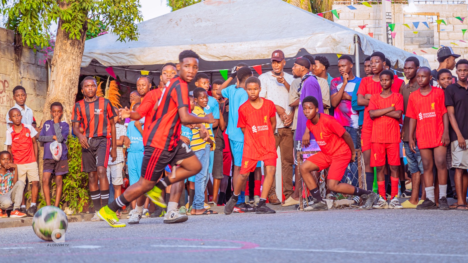 Match de football de rue lors de la 4e édition de « Mwen Renmen Lekòl »